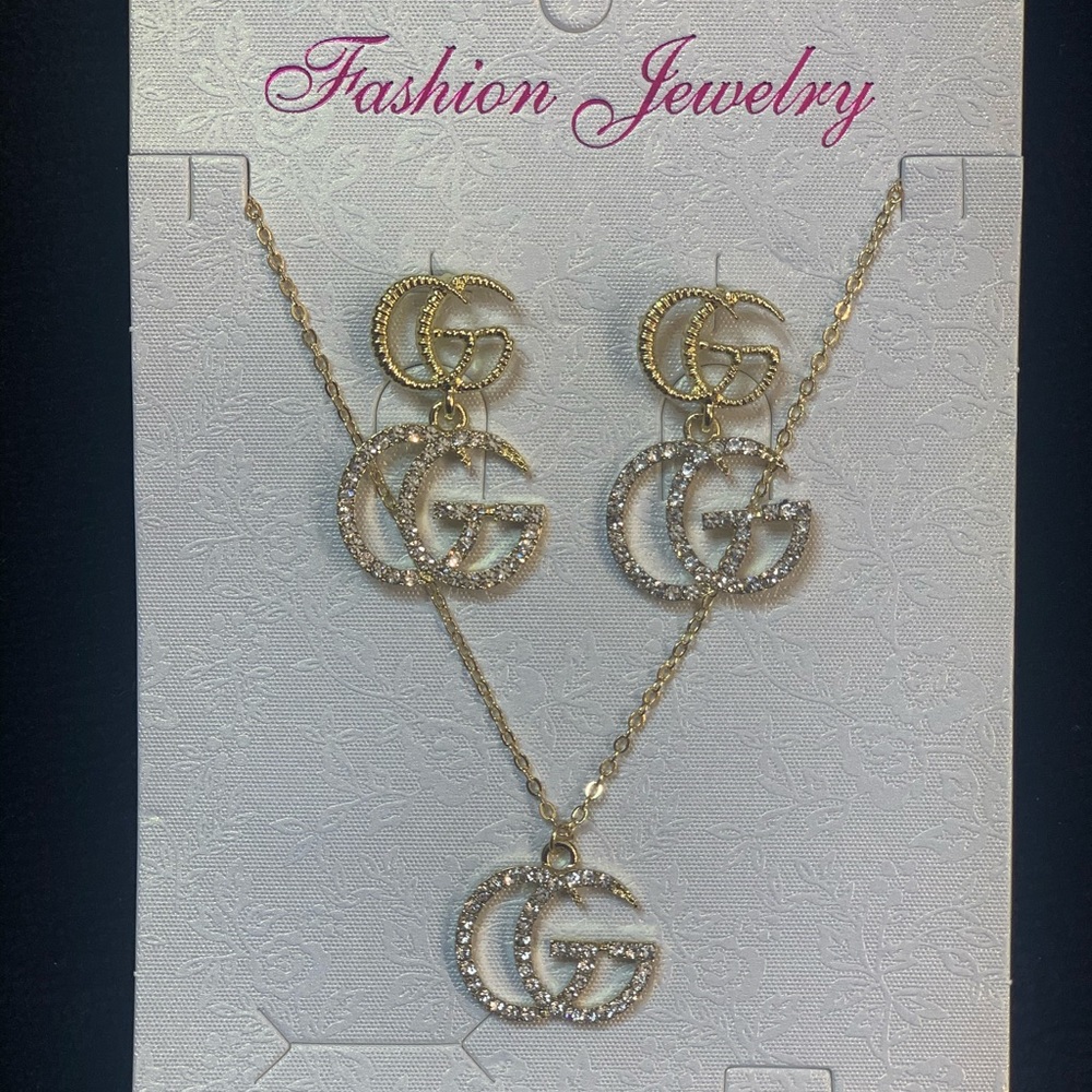 GG necklace set